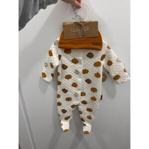 NWT pumpkin outfit 0-3 months